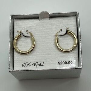 NWT Beautiful 10K Yellow Gold Hoop Earrings